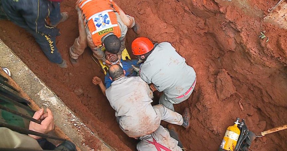 G1 Pedreiro soterrado durante obra é resgatado em Passo Fundo RS