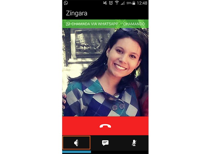 O primeiro ícone coloca a ligação do WhatsApp no viva-voz (Foto: Reprodução/Barbara Mannara)