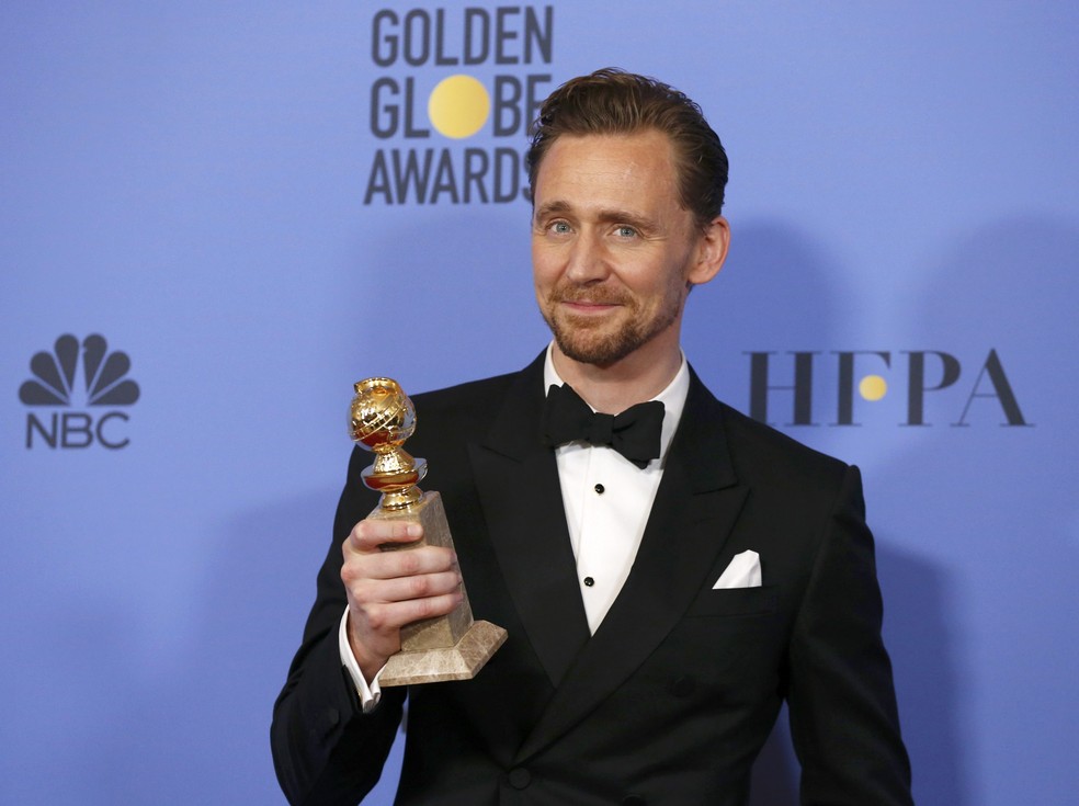 Tom Hiddleston levou o Globo de Ouro de melhor ator em série limitada ou filme para TV (Foto: Mario Anzuoni/Reuters)