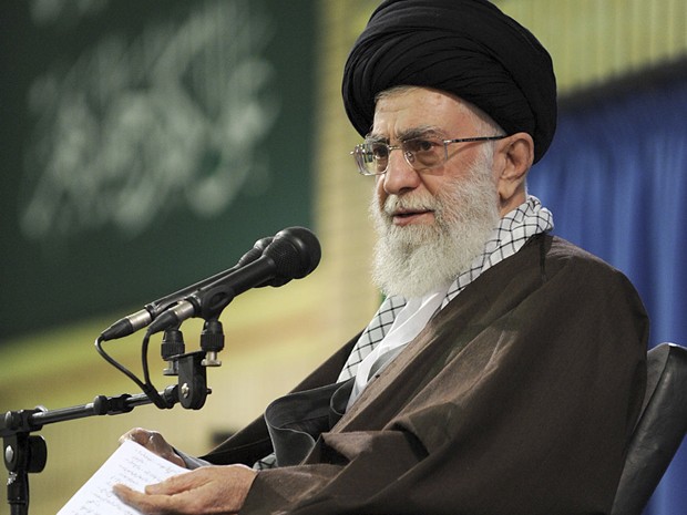 O aiatolá Ali Khamenei, do Irã, em foto oficial divulgada em março de 2015 (Foto: AP Photo/Gabinete do Líder Supremo do Irã)