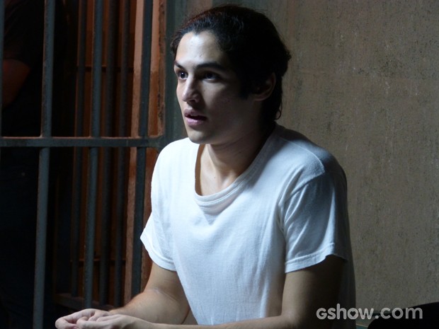 Está na cara que Antônio está delirando (Foto: Malhação / TV Globo)