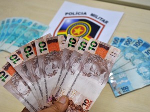 Polícia contabilizou apreensão de R$ 4.970 em cédulas falsas (Foto: Divulgação/PF)