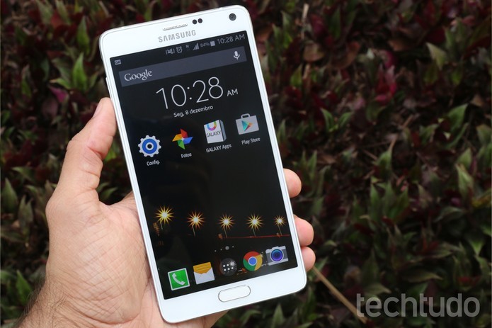 Tela do Galaxy Note 4 tem resolução de 1440 x 2560 pixels (Foto: Lucas Mendes/TechTudo)