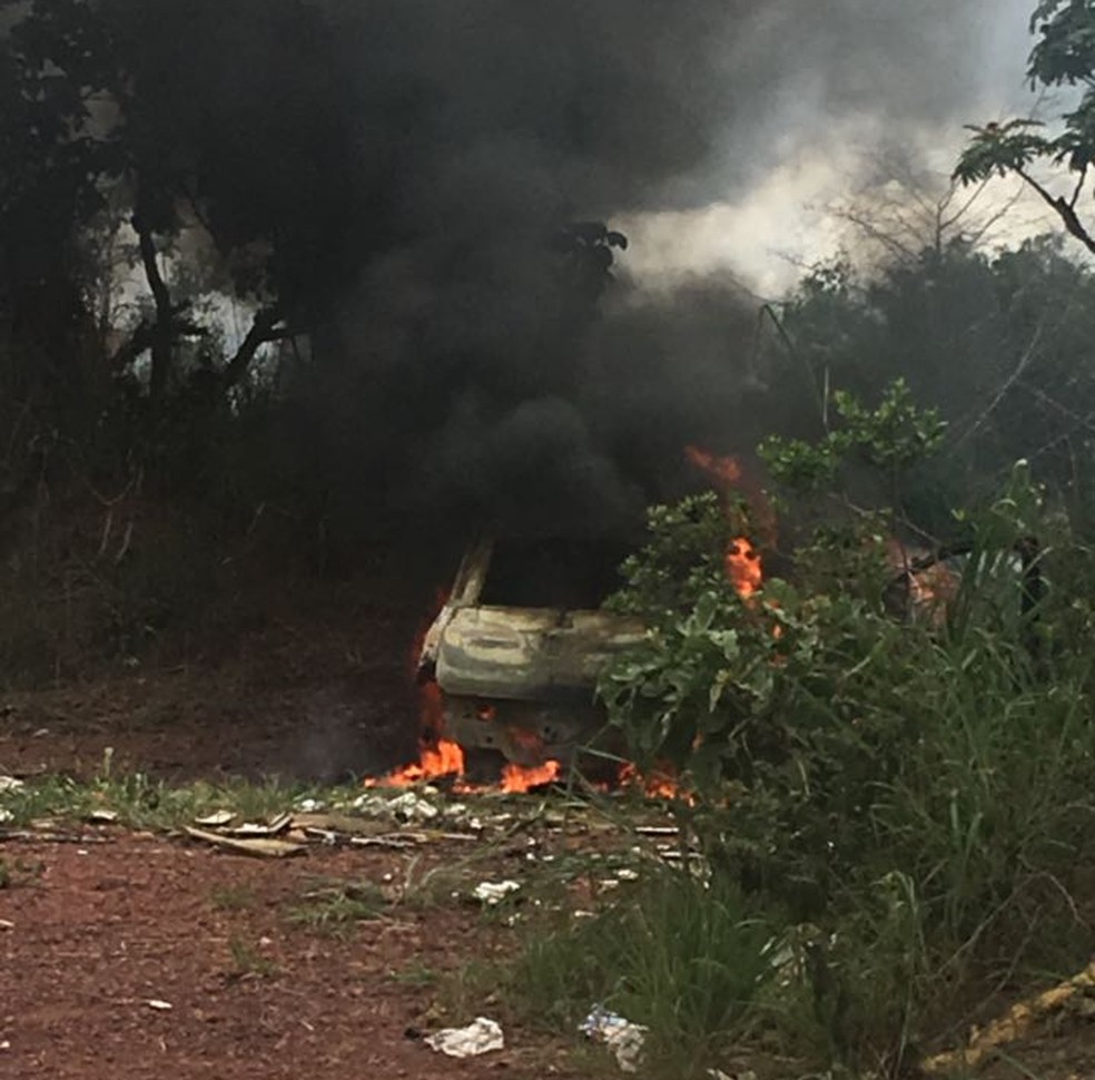Carro de mulher morta no Gama durante latrocínio encontrado pela polícia do DF (Foto: Polícia Militar/Divulgação)