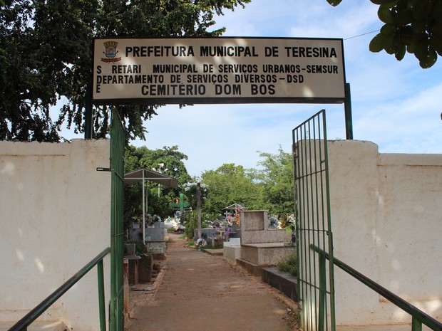 Cemitério Dom Bosco é um dos muitos que não tem mais vagas (Foto: Yara Pinho/G1)