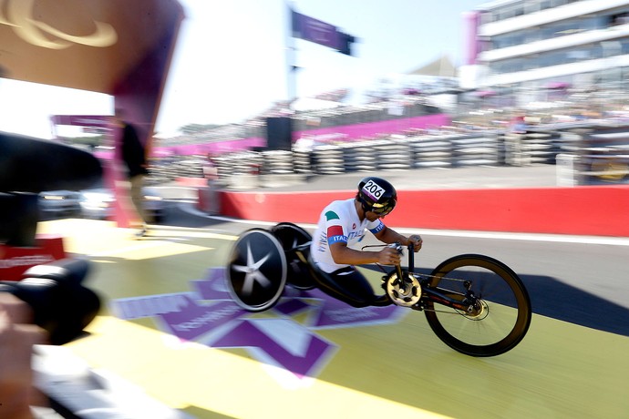 Alessandro Zanardi comemoração Paralimpíadas (Foto: AP)