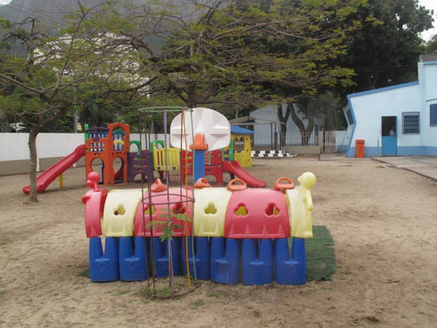 Alunos da Escola Municipal Rubem Braga, na Lagoa, têm poucas aulas. (Foto: Mariucha Machado/G1)
