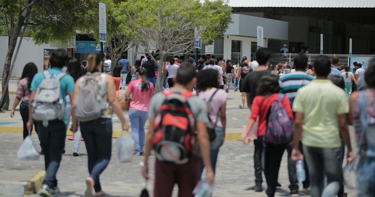 G1 Portões são abertos para o primeiro dia de provas do Enem em