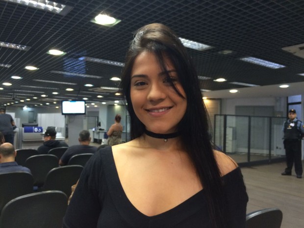Vitória Maurente tinha disponível R$ 1,8 mil de contas inativas e agora deve deixar guardada   (Foto: Hygino Vasconcellos/G1)