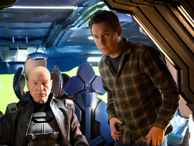 Patrick Stewart e o diretor Bryan Singer nos bastidores de ‘X-Men: Dias de um futuro esquecido’ (Foto: Divulgação)