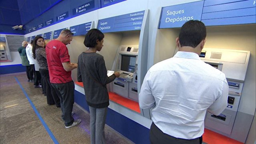 Terceira etapa de saques das contas inativas do FGTS começa neste sexta para nascidos em junho, julho e agosto. (Foto: TV Globo)