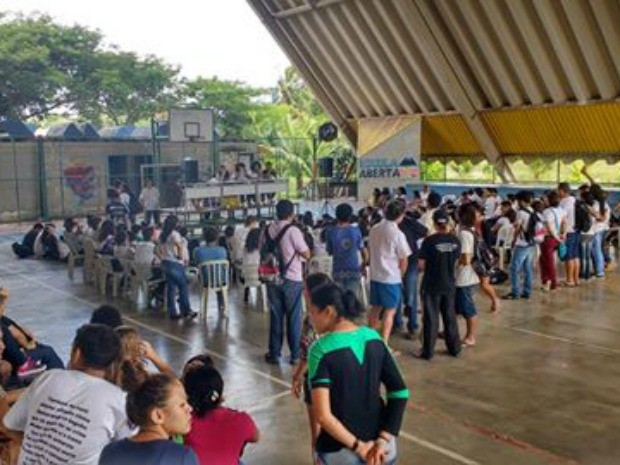 Alunos ocupam escola em Fortaleza em apoio à greve de professores (Foto: Cedeca)