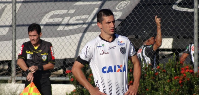Lucas Pavone, lateral do ASA (Foto: Leonardo Freire/GloboEsporte.com)