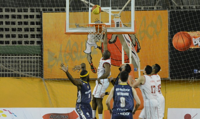Osasco x Mogi das Cruzes Campeonato Paulista de basquete (Foto: Cairo Oliveira)