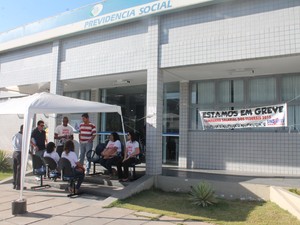 Servidores do INSS estão em greve em Petrolina (Foto: Amanda Franco/ G1)