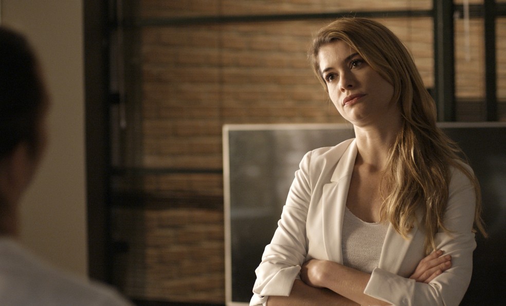 Diana pede para Gui deixar Chiara voltar a morar com ela (Foto: TV Globo)