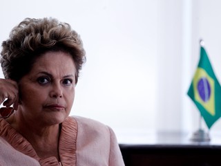 Seleção brasileira está acima da política, diz Dilma