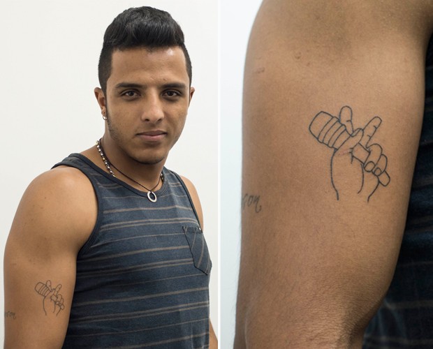 Danilo Reis faz tatuagem com símbolo do The Voice Brasil (Foto: Camila Serejo/Gshow)