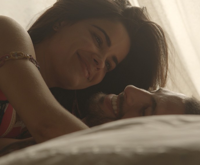 Tóia e Juliano finalmente ficam juntos após ele ter ficado quatro anos preso injustamente (Foto: TV Globo)