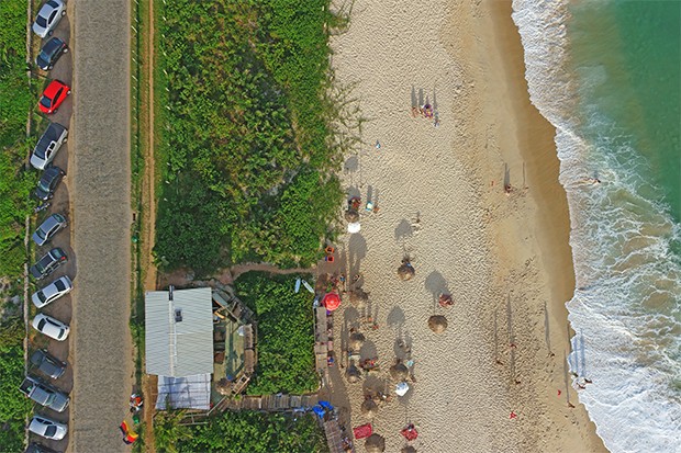 Recorte diferente da praia da Reserva, um dos paraísos ainda rústicos do litoral carioca (Foto: Pedro Farina e Gaivota.TV)