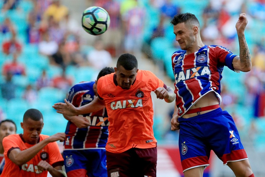 Bahia faz quatro gols em sete minutos e arrasa Atlético-PR na estreia da Série A