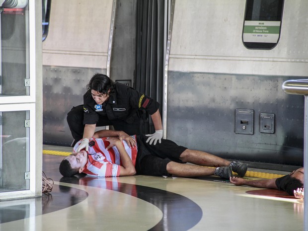 Primeiro grande treinamento de segurança para a Copa do Mundo nas estações do Metrô Rio  na manhã deste sábado (31) (Foto: Marcio Cassol/ Futura Press)