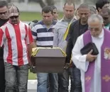 Ex-jogador que foi decapitado é enterrado no RJ (Bruno Gonzalez/EXTRA)