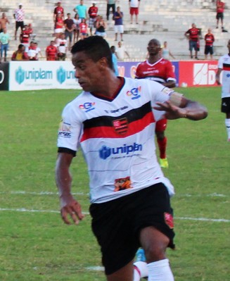 Marcelo Macedo, atacante do Flamengo-Pi (Foto: Abdias Bideh/GloboEsporte.com)