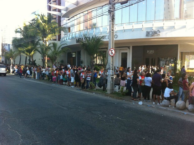 Na Avenida Dom Luiz, fila também se alongou (Foto: André Teixeira/G1)