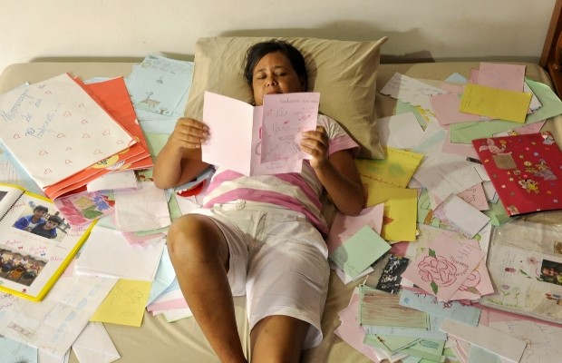 Professora de Goiás reúne mais de mil cartas recebidas durante 28 anos de carreira (Foto: Adriano Zago/G1)