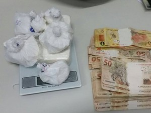 Cocaína com alto teor de pureza foi apreendida com trio (Foto: Divulgação / Polícia Civil)
