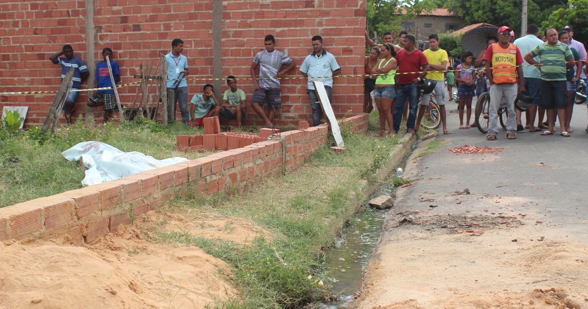 G1 Adolescente é assassinado a tiros no início da manhã na Vila Irmã