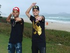 MCs Zaac e Jerry, do 'Bumbum granada', triplicam shows após a fama
