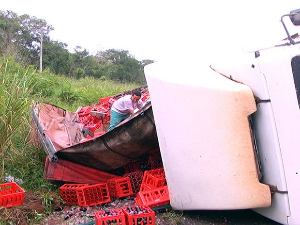 Motorista de caminhonete ficou ferido em acidente. (Foto: Claudemir de Oliveira/Mutum Noticias)