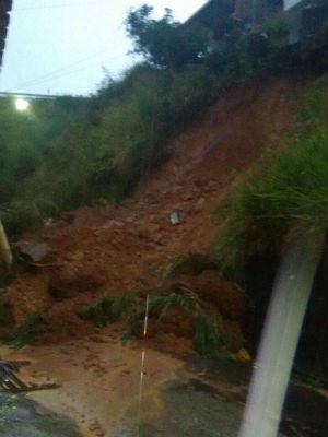 Estragos causados pela chuva em Santos Dumont (Foto: Corpo de Bombeiros/Divulgação)