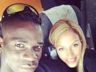 Após partida contra a Inglaterra, Balotelli e Fanny postam foto em voo