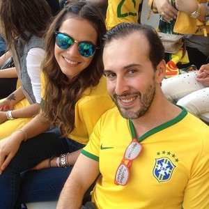 Bruna Marquezine na Arena Corinthians ao lado de um amigo (Foto: Reprodução/Instagram)