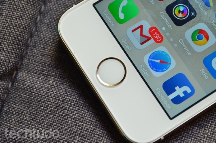 iPhone 5S tem sensor de digitais no botão Home (Foto: Luciana Maline/TechTudo) 