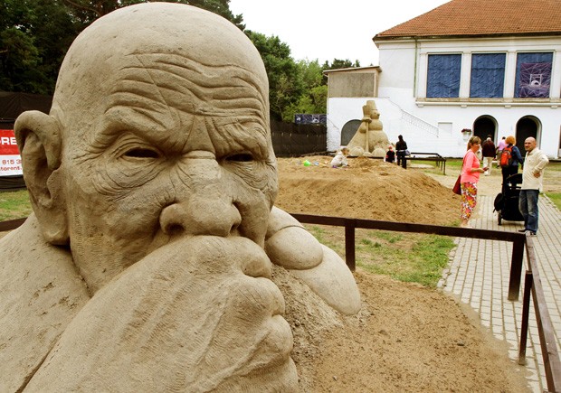 Resultado de imagem para escultura de areia