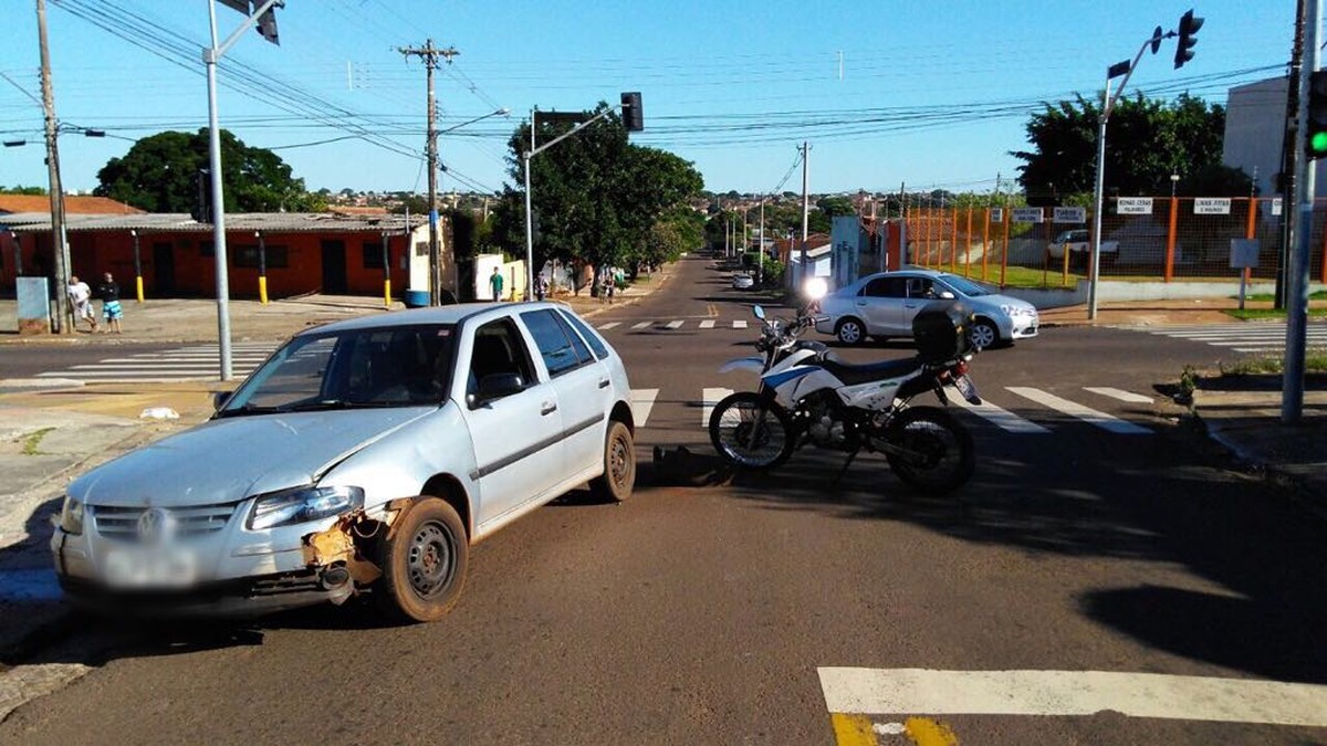 Motorista bate em moto da PM em Campo Grande; ele estaria ... - Globo.com
