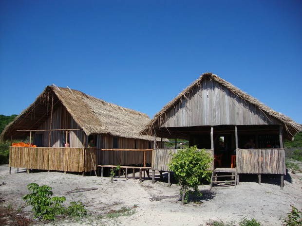 Ambiente rústico, na deserta praia da Romana, em Curuçá, existe uma pequena comunidade de pescadores (Foto: Edivaldo Andrade/ O Liberal)