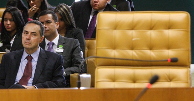 O advogado Luís Roberto Barroso em sessão no STF no último dia 6 de junho, um dia após ter o nome aprovado no Senado (Foto: Nelson Jr./SCO/STF) O advogado Luís Roberto Barroso em sessão no STF no último dia 6 de junho, um dia após ter o nome aprovado no Senado (Foto: Nelson Jr./SCO/STF)
