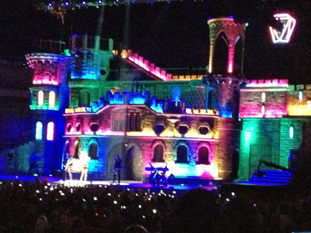 Palco de Lady Gaga durante show da cantora em San Juan, em Porto Rico (Foto: G1)