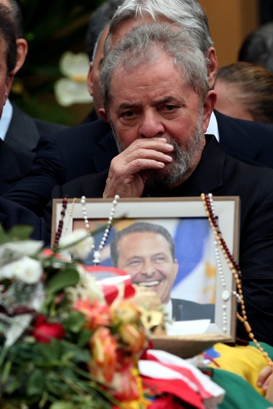Ex-presidente Lula se despede de Eduardo Campos