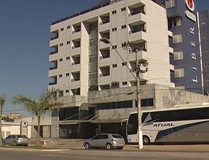 Hotel em que a equipe do Aracruz foi roubada, em Nova Serrana (Foto: Reprodução/TV Integração)