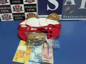 Mulheres queria entrar com maconha na Penitenciária de Dracena (Foto: Polícia Civil/Cedida) Mulheres queria entrar com maconha na Penitenciária de Dracena (Foto: Polícia Civil/Cedida)