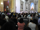 Fiéis se reúnem na Igreja da Matriz para Missa do Galo, em Manaus