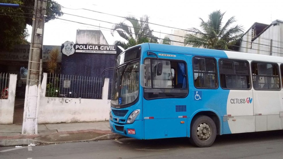 Ônibus Transcol onde o arrastão aconteceu, no Espírito Santo (Foto: Mayra Bandeira/A Gazeta)