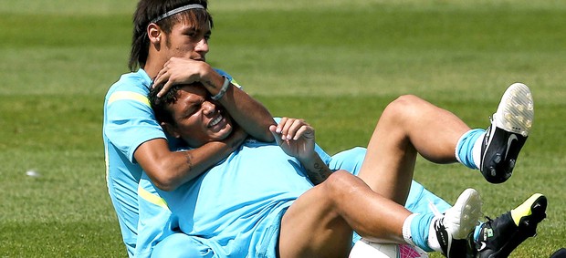 Neymar e Thiago Silva no treino da seleção (Foto: EFE)