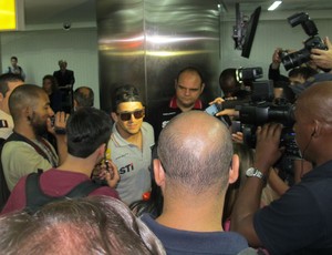 Aloisio, em desembarque do São Paulo (Foto: Carlos Augusto Ferrari)